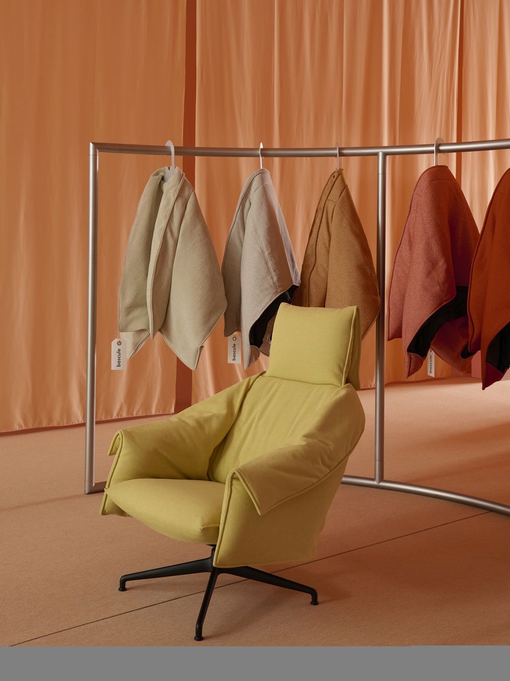 Bascule Fauteuil à dossier haut avec pouf Vitra