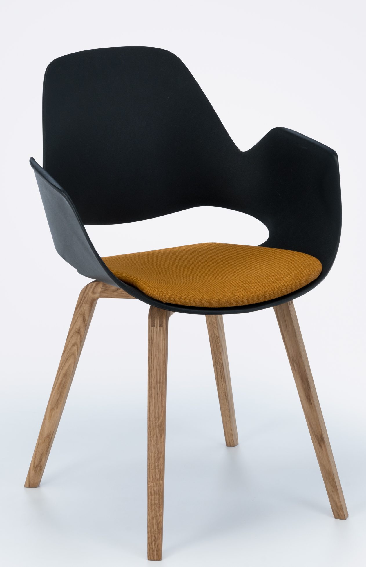 Falk chaise avec accoudoirs pieds en chêne massif Houe