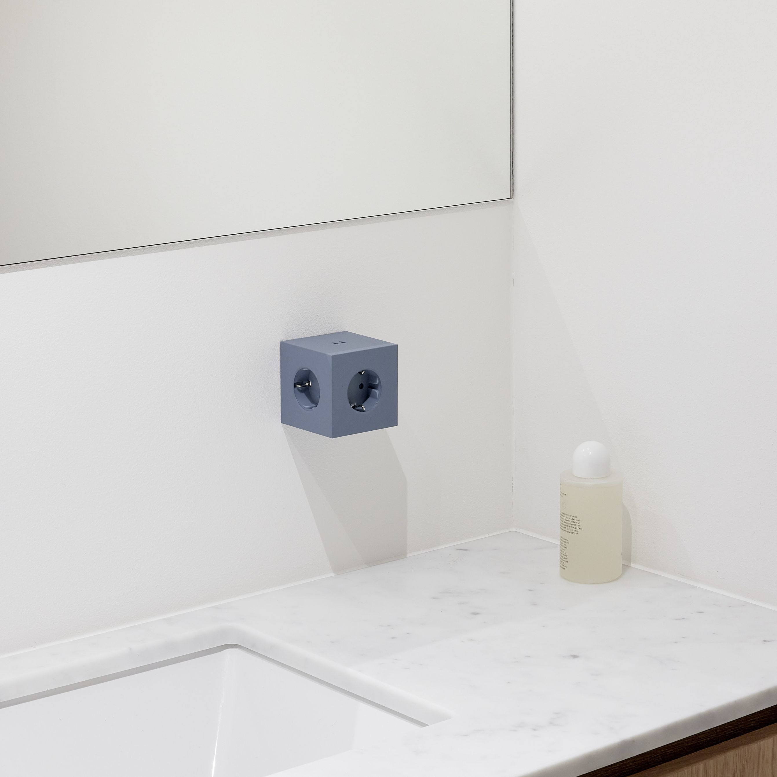 Square 2 - Avolt Cube de prises avec USB-C shark blue dfp Design 