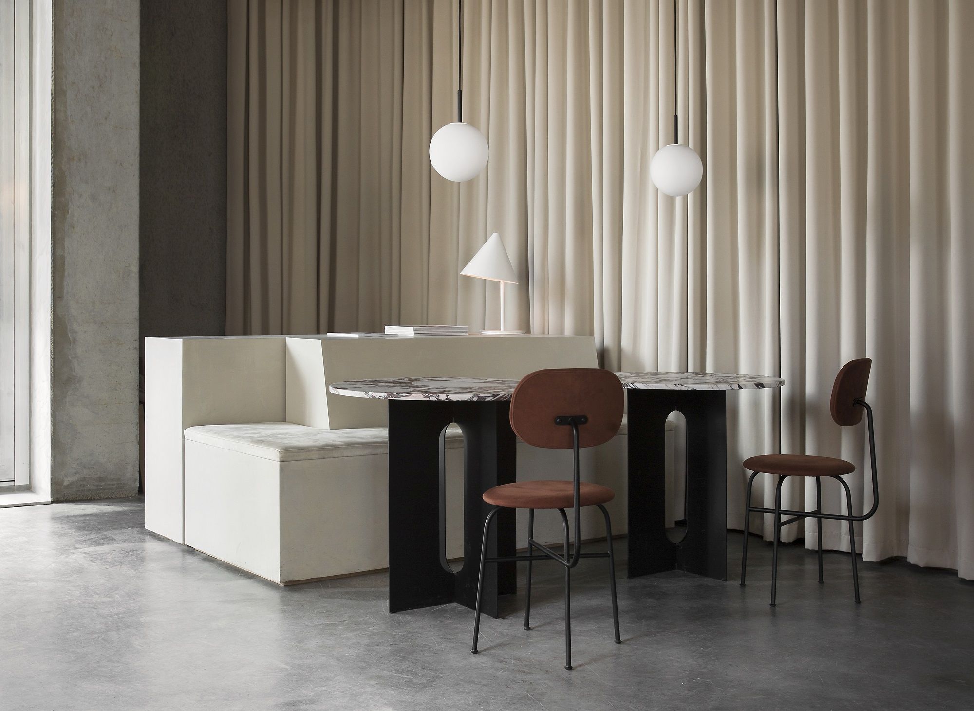 Afteroom Dining Chair Plus chaise / chaise de salle à manger Audo Copenhagen  Afteroom Dining Chair Plus chaise / chaise de salle à manger Audo Copenhagen