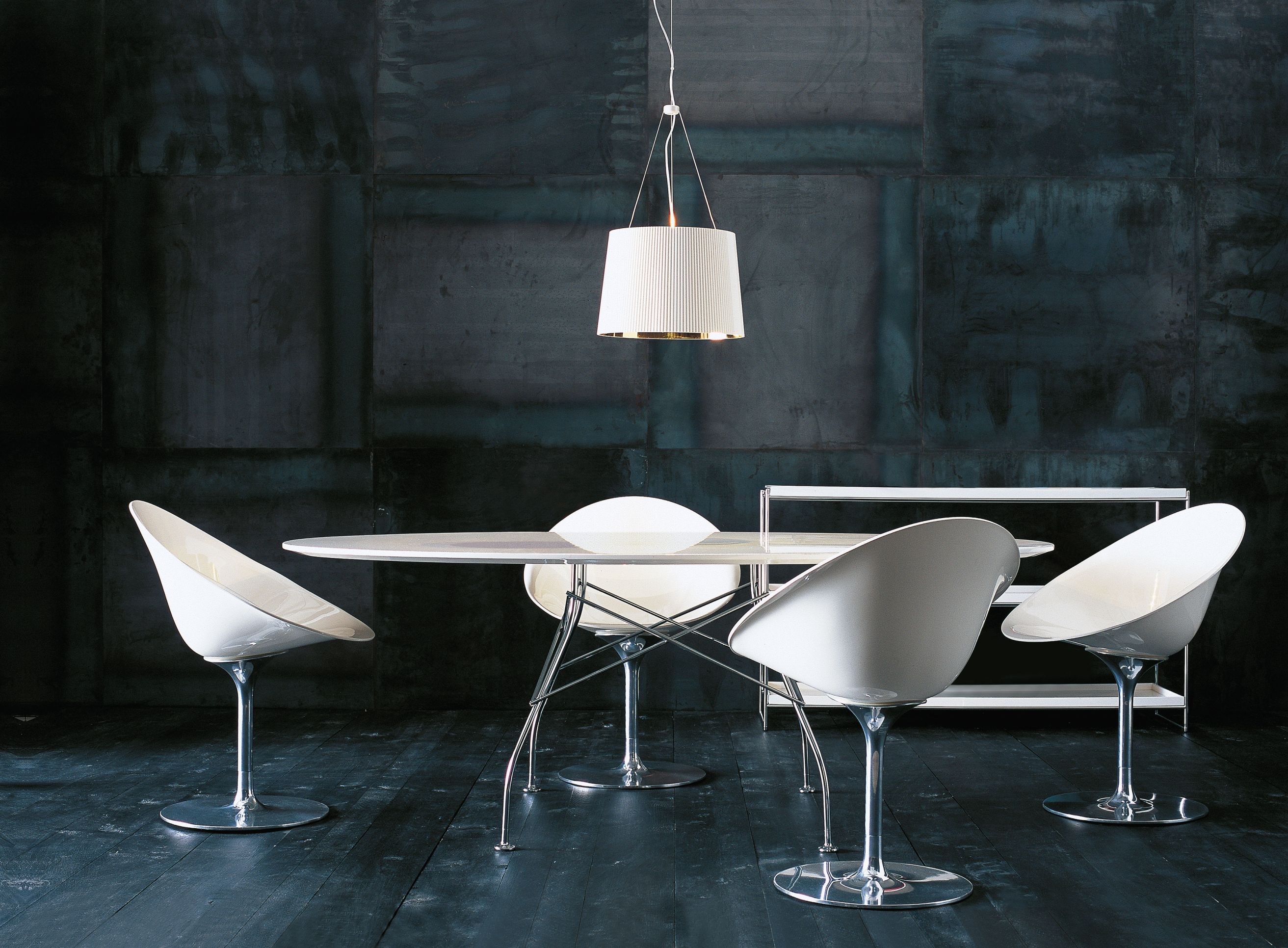 Glossy Table en grès marbré Kartell