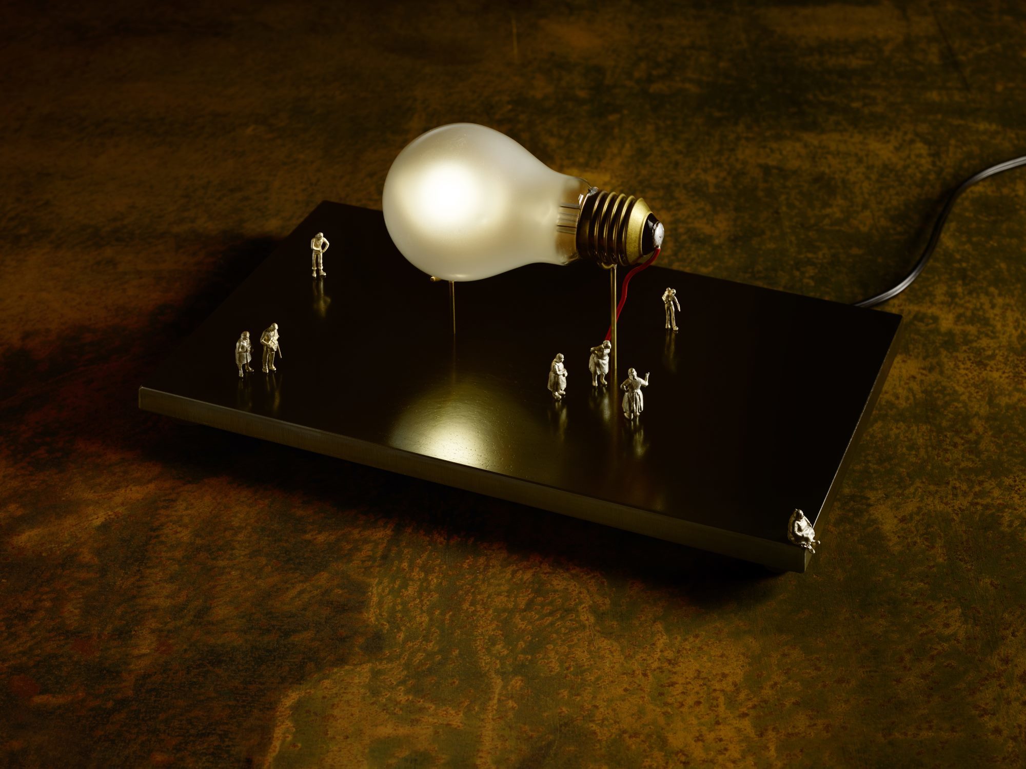 I Ricchi Poveri Monument for a Bulb lampe de Table Ingo Maurer