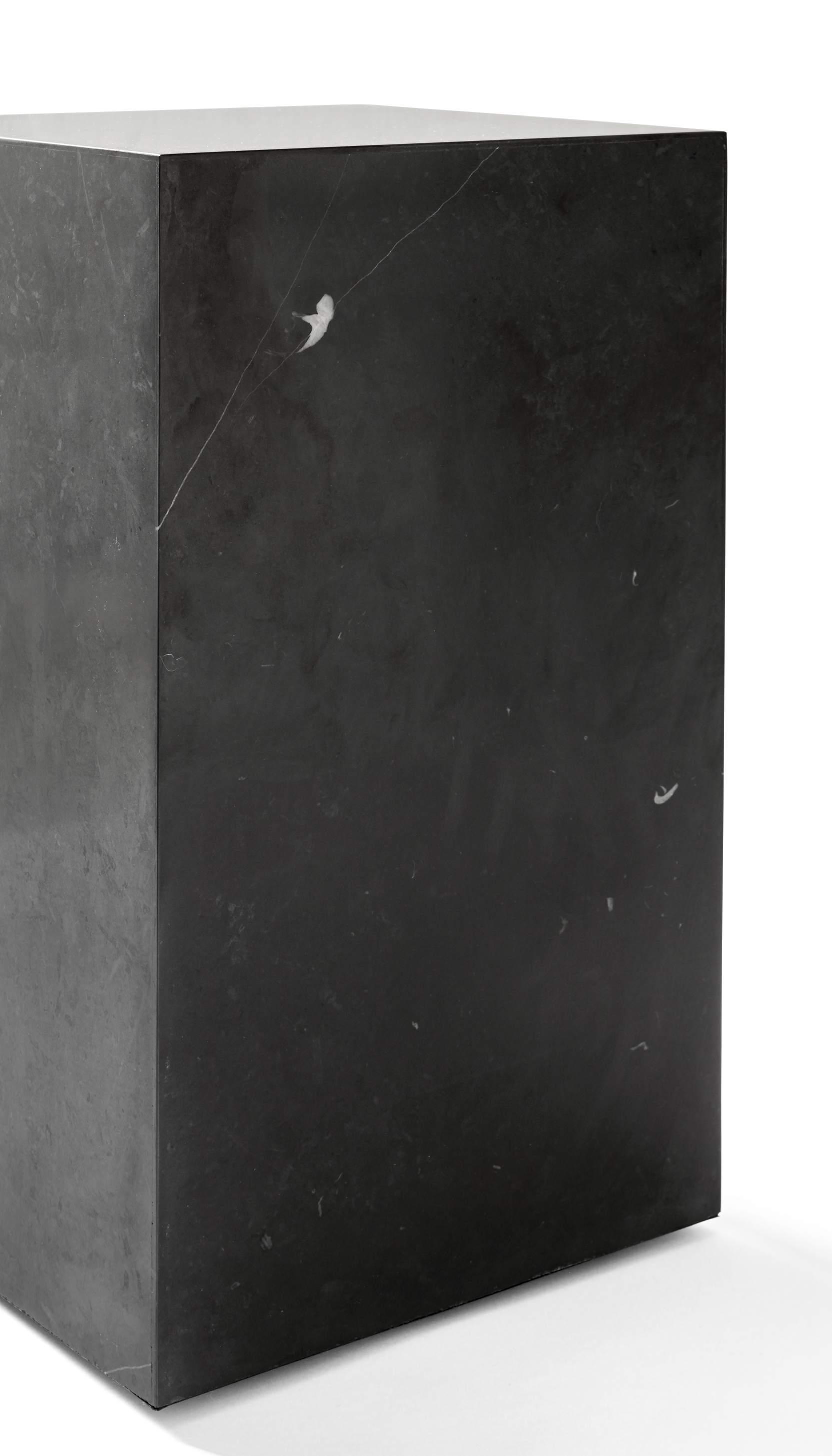 Plinth Tall Table basse Audo Marquina de marbre noir Plinth Tall Table basse Audo Marquina de marbre noir