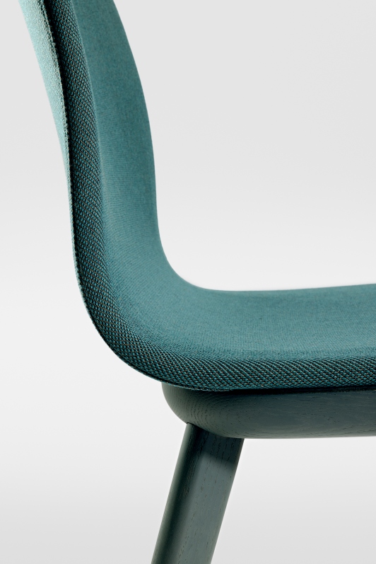 Aeon Chair Chaise Entièrement rembourrée Zeitraum