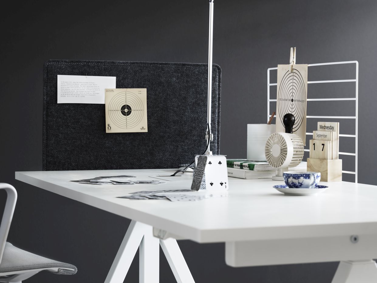 Bureau réglable en hauteur String Furniture
