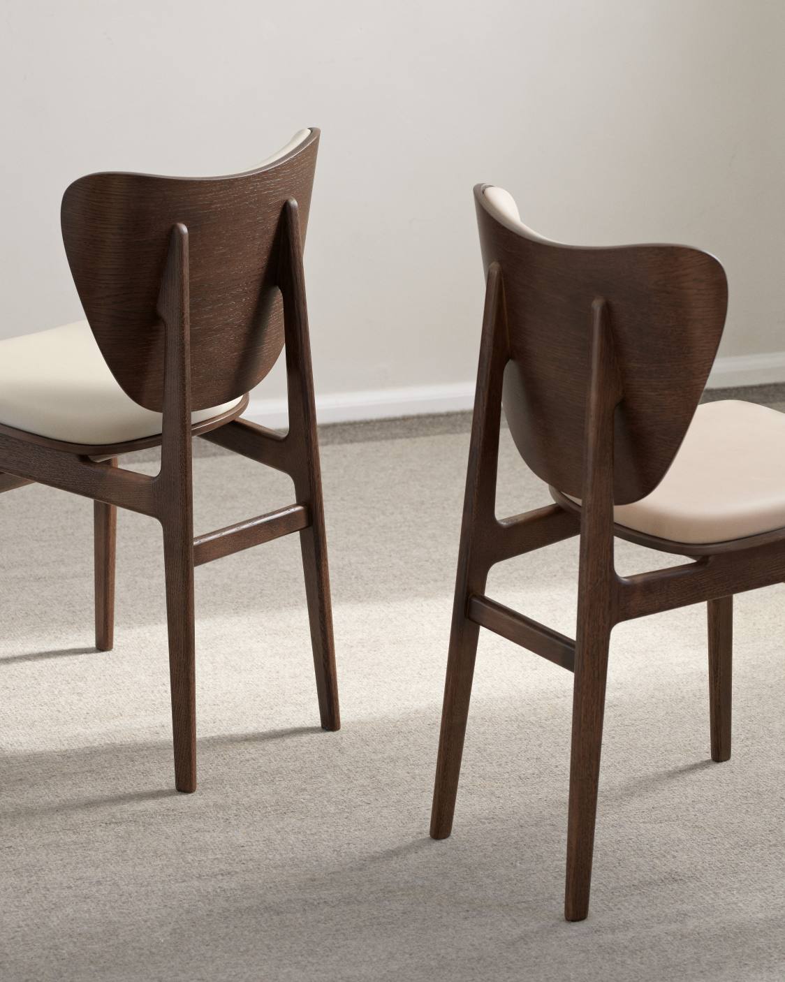 Elephant Dining Chair Chaise rembourrée à l'avant Norr11 Elephant Dining Chair Chaise rembourrée à l'avant Norr11