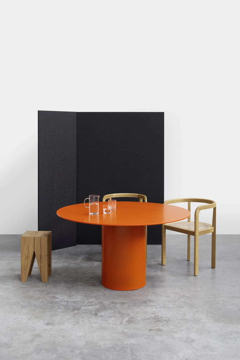 Backenzahn tabouret / petite table e15