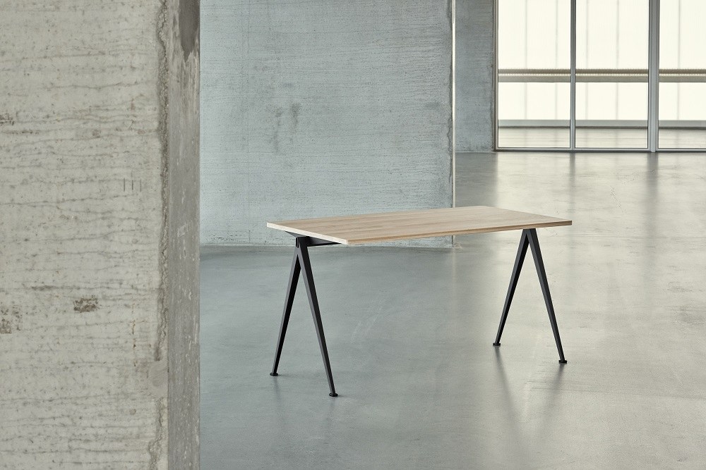 Pyramid Table 01 / Secrétaire Hay