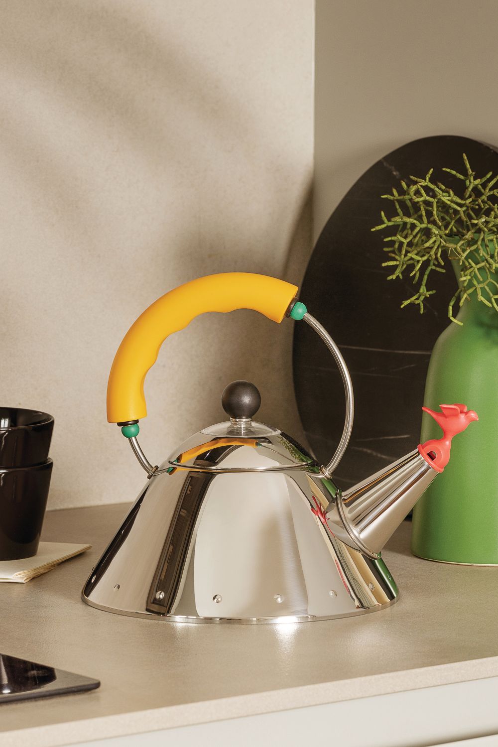 Bouilloire 9093 en acier inoxydable en argenté – Alessi