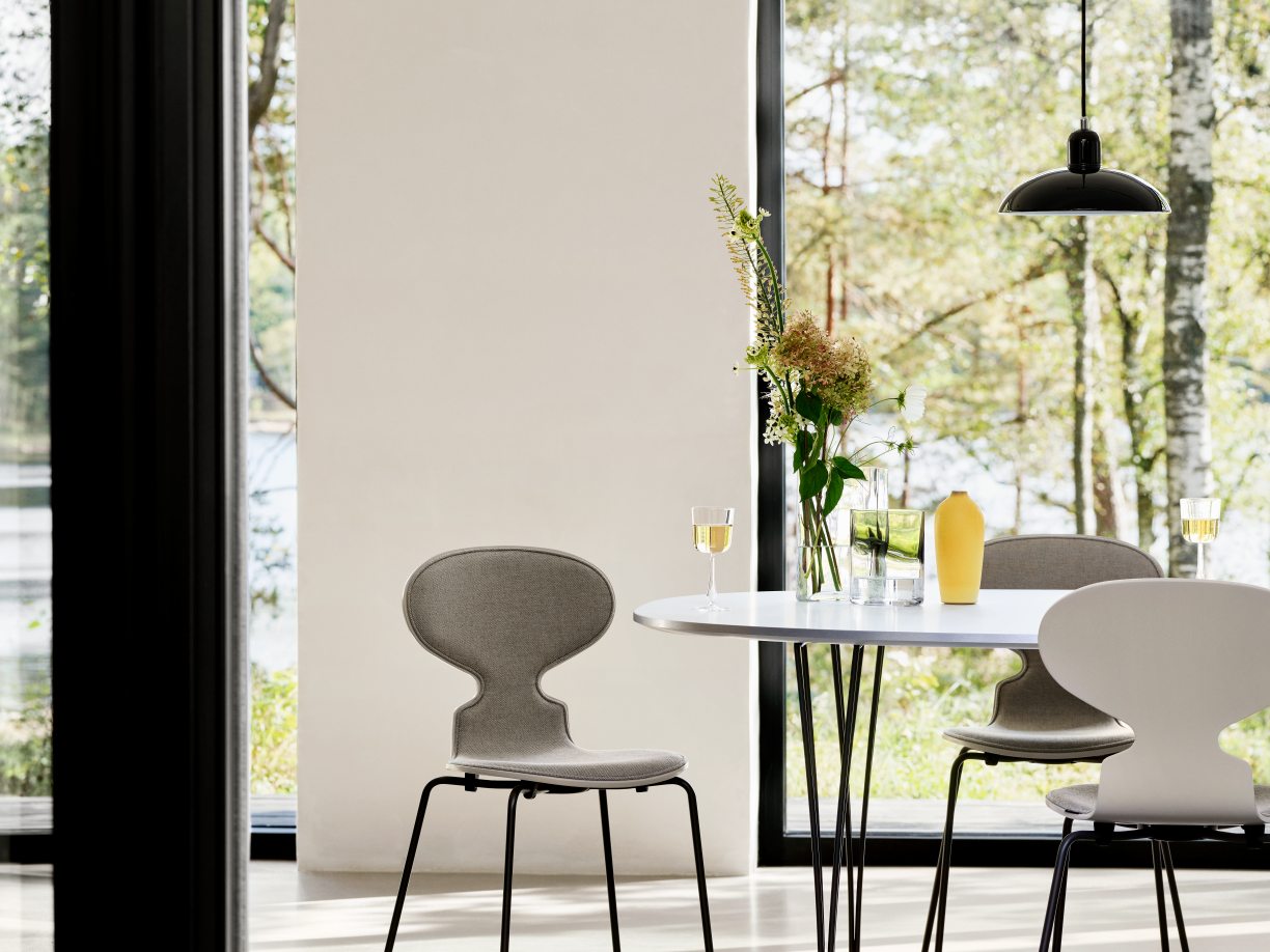 Série de tables Super Elliptique Fritz Hansen