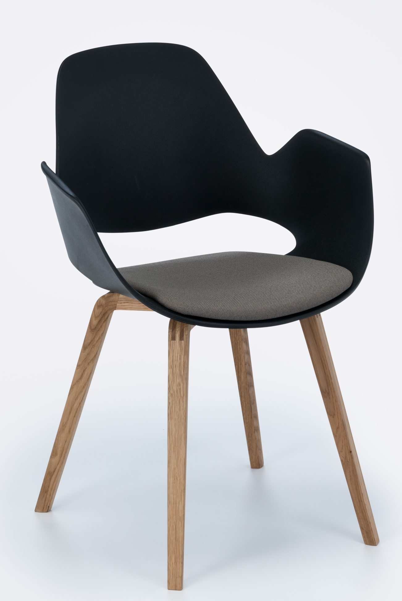Falk chaise avec accoudoirs pieds en chêne massif Houe