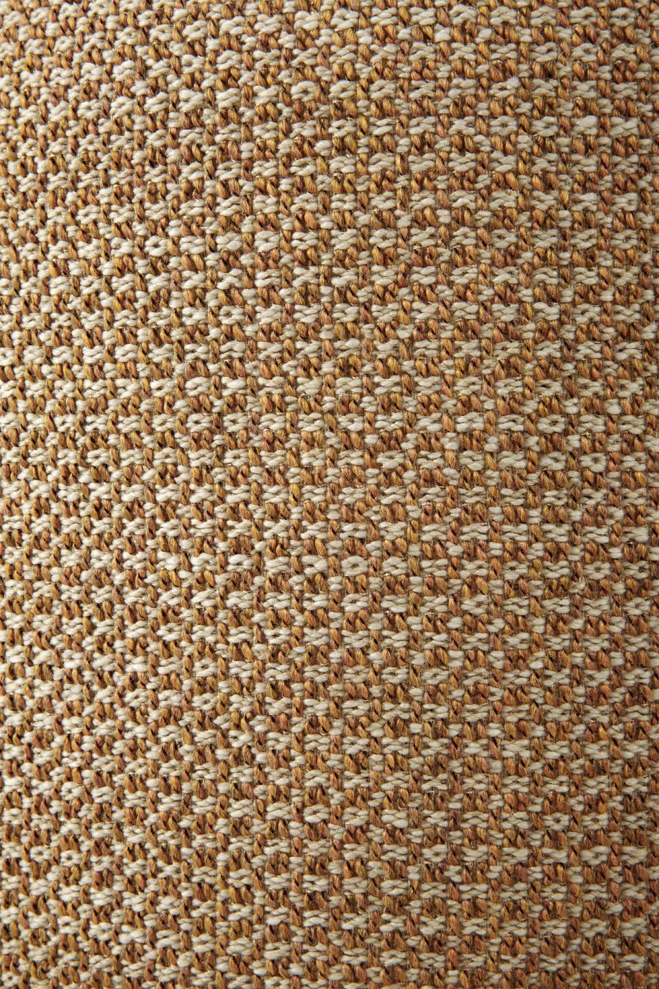 Detailaufnahme des Textilbezugs vom Ethnicraft Donut Sitzhocker Outdoor in Marsala.