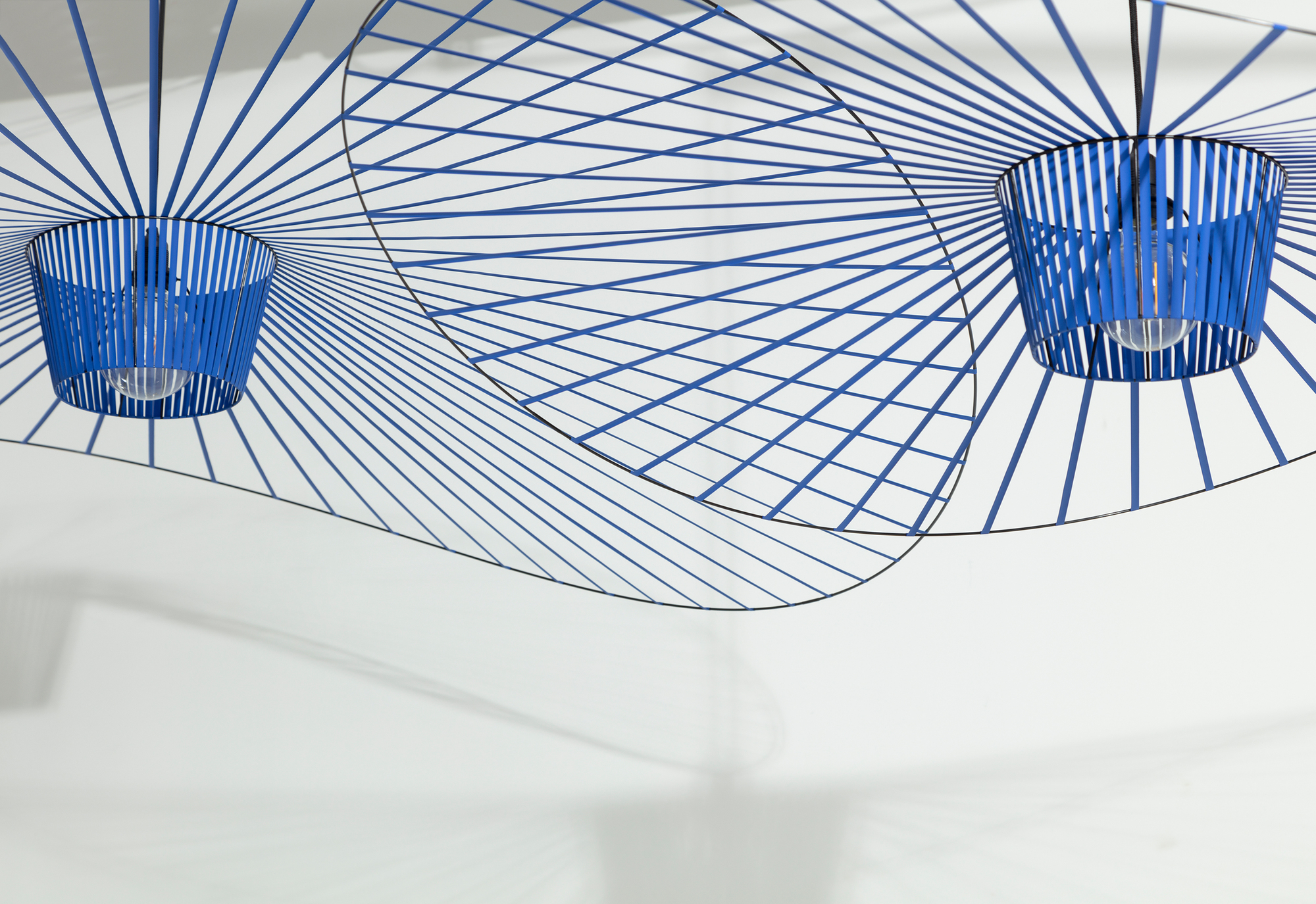 Vertigo Suspension Medium Bleu cobalt Petite Friture