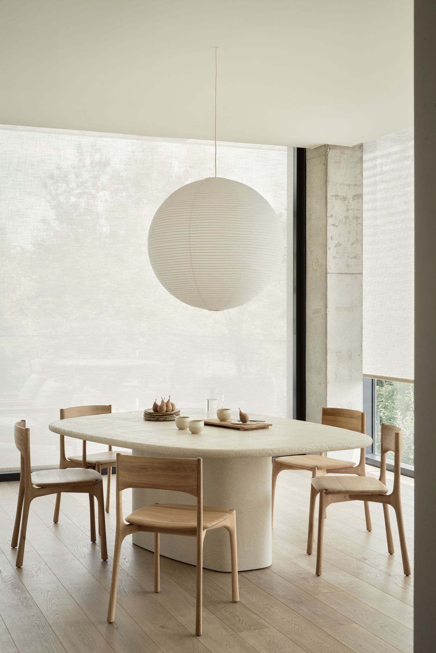 Elements Table à manger en forme de galet Ethnicraft