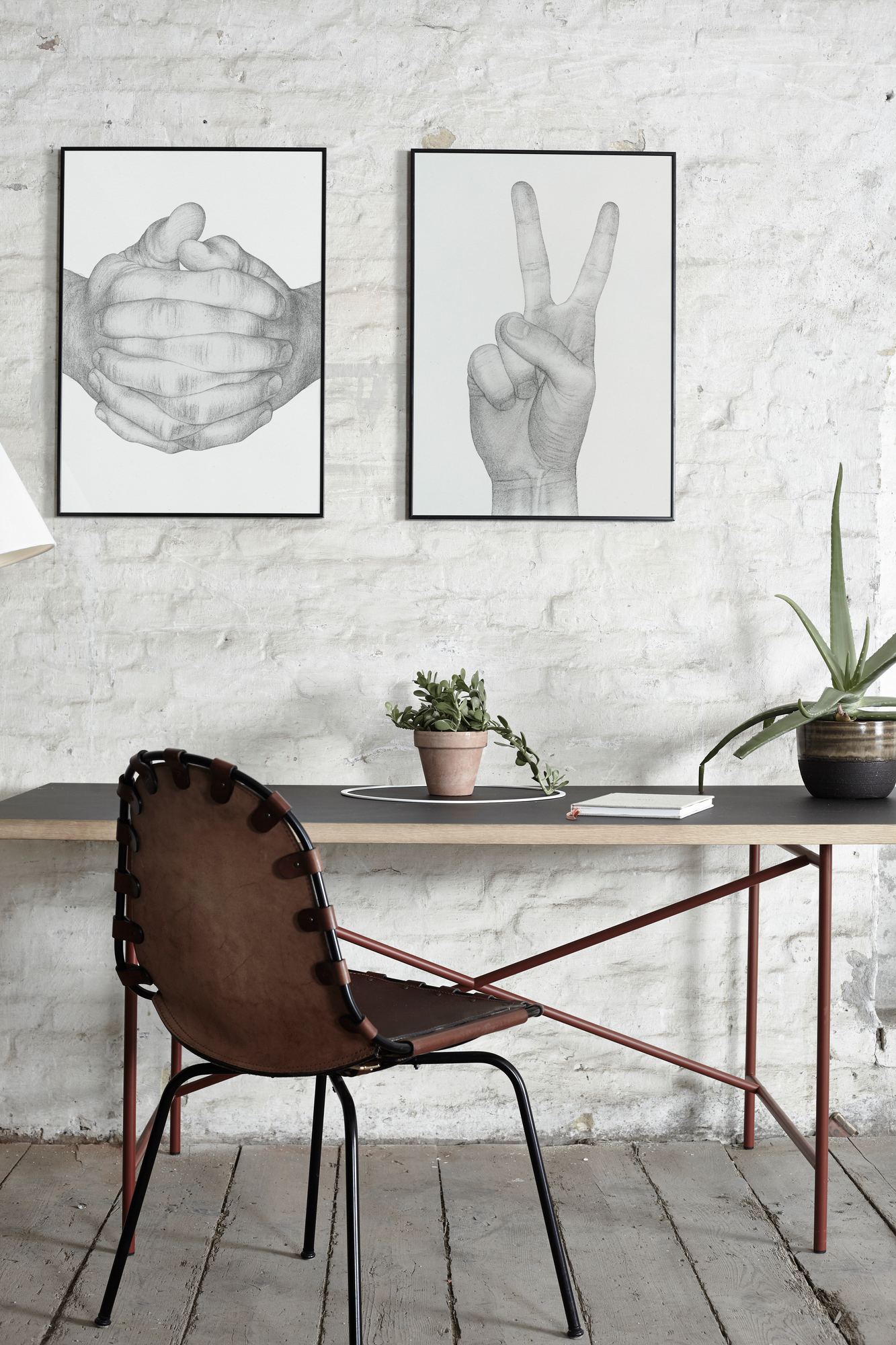Mains pliées Poster Paper Collective OFFRE SPECIALE