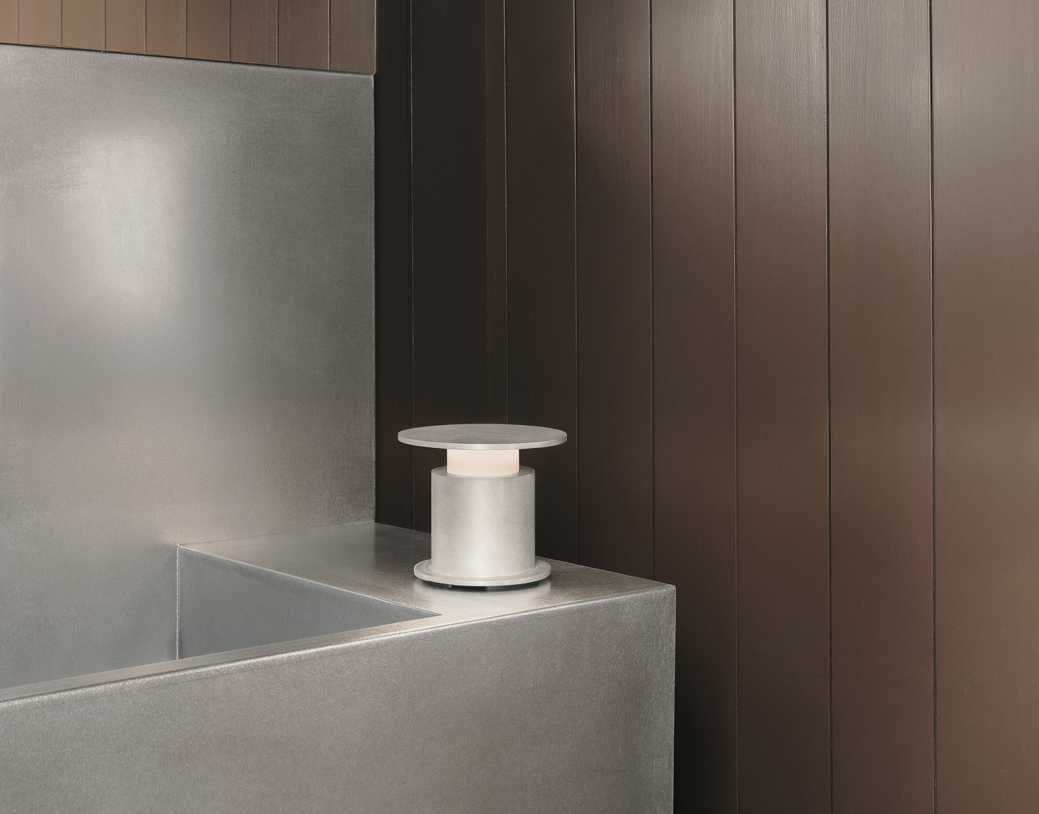 w241 Faro lampe de table / lampe à batterie wästberg