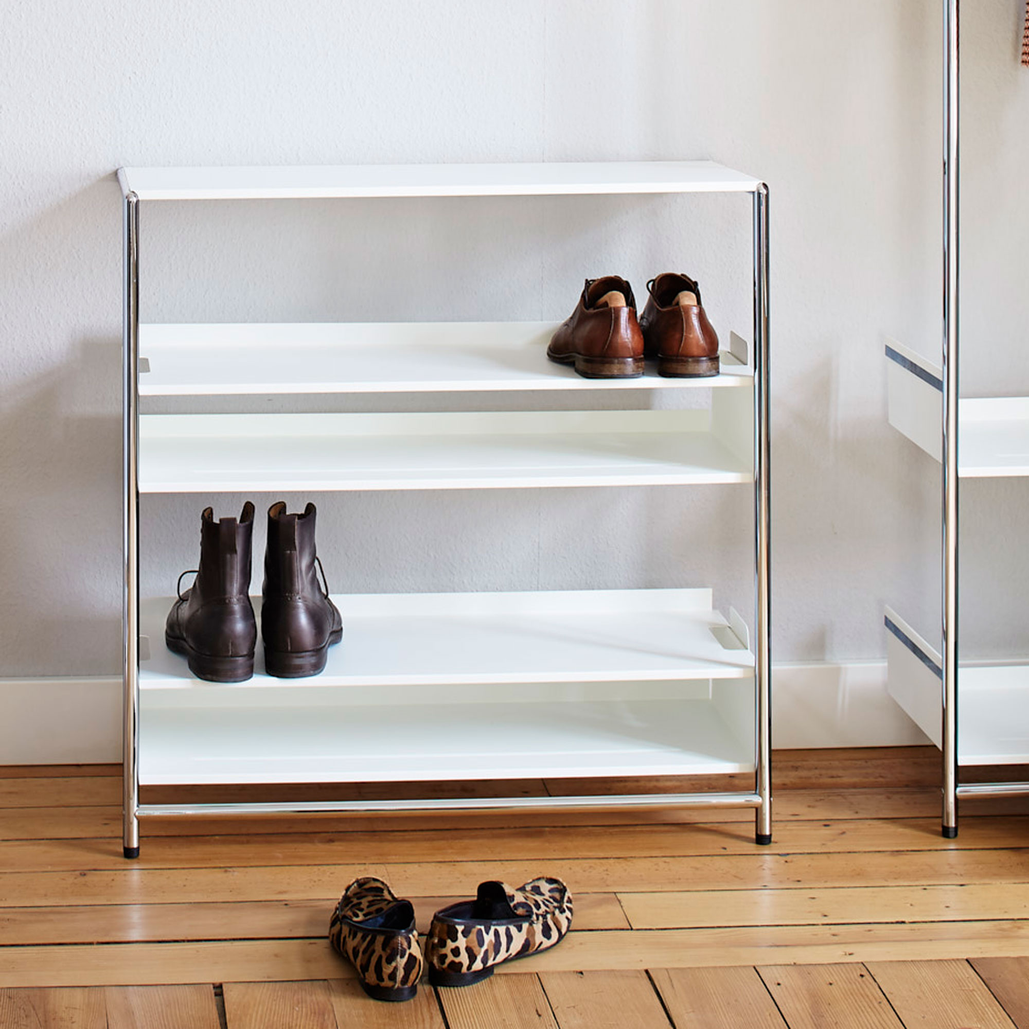 Pool 82 Étagère penchée / étagère à chaussures Mox Noir/blanc