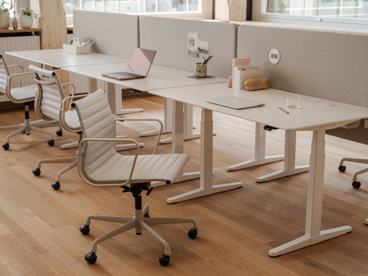 Aluminum Chair EA 118 / EA118 Chaise Vitra