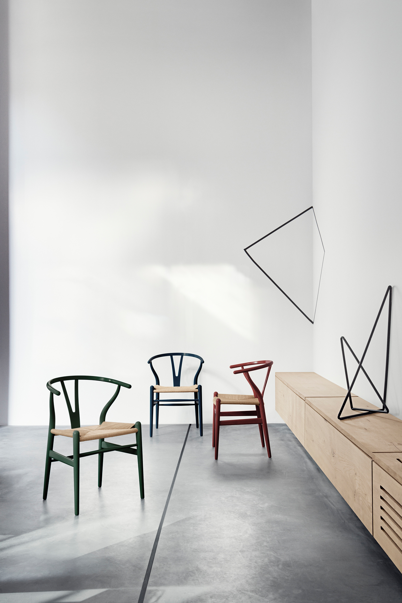 CH24 Wishbone Chair Russet & Blues or Harmony Chaise Carl Hansen & Søn