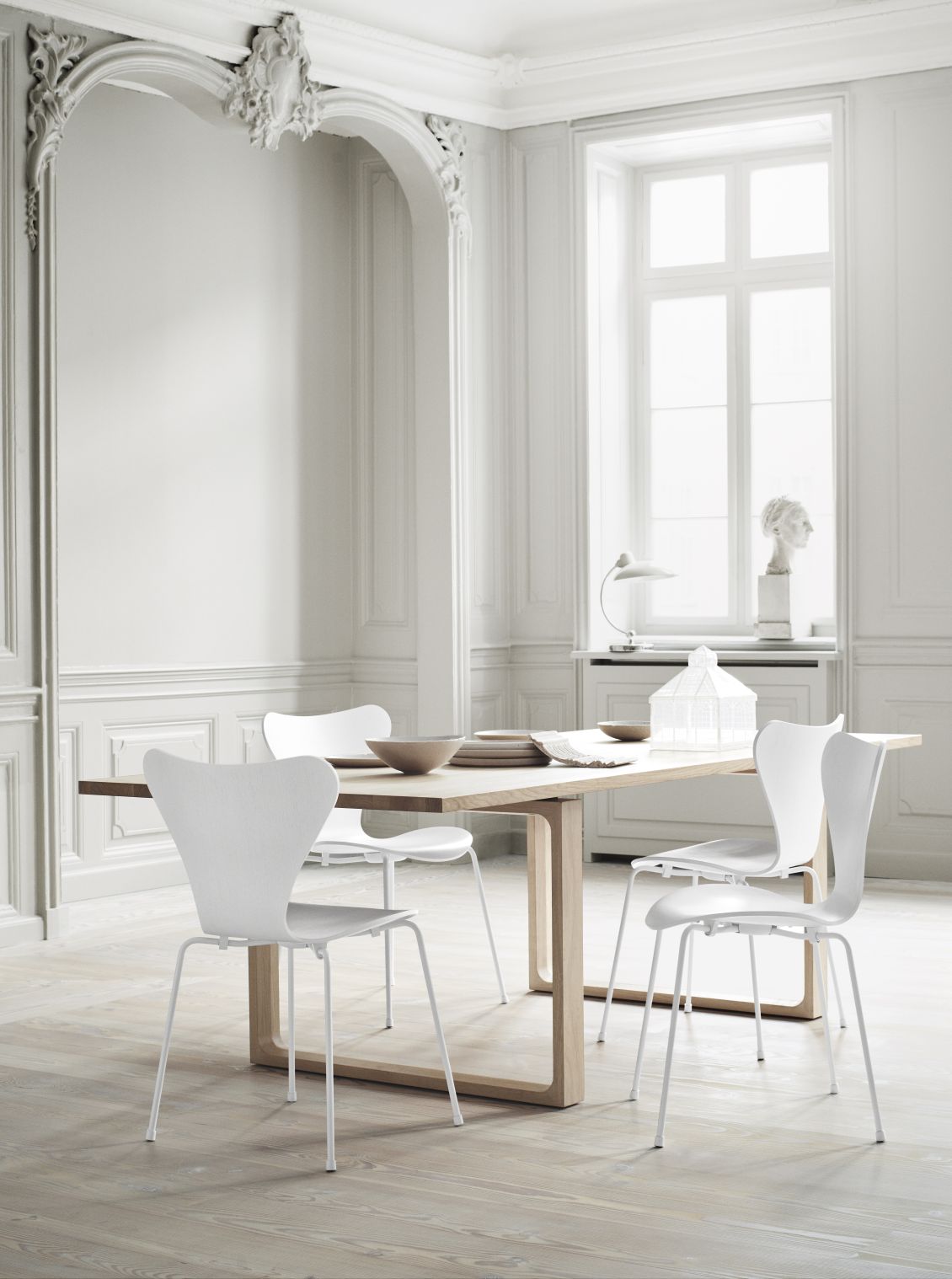 Essay Table Fritz Hansen QUICK SHIP