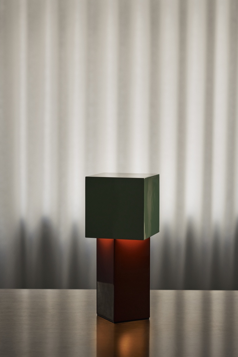 Pivot ATD7 Lampe de table portable / lampe à batterie AndTradition