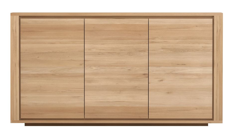 Shadow Sideboard Eiche von Ethnicraft, 156 cm breit. Modernes Sideboard aus hellem Eichenholz mit drei Türen.