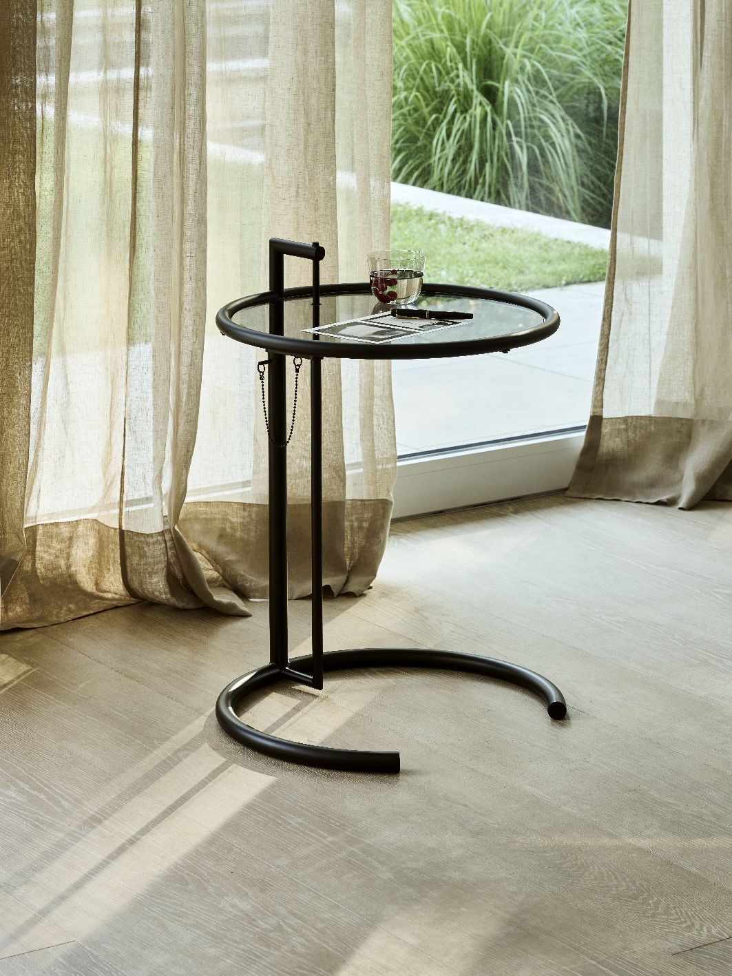 Adjustable Table E1027 Table d'appoint ClassiCon - QUICK SHIP