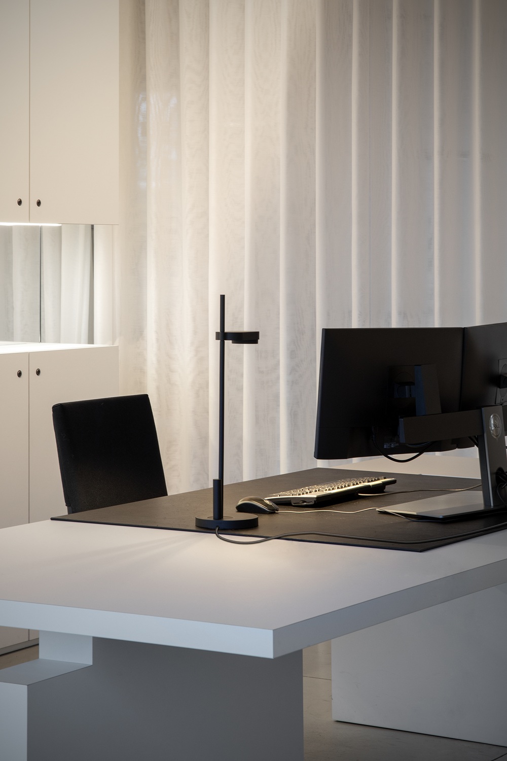 Kido Desk lampe de table pied rond Belux