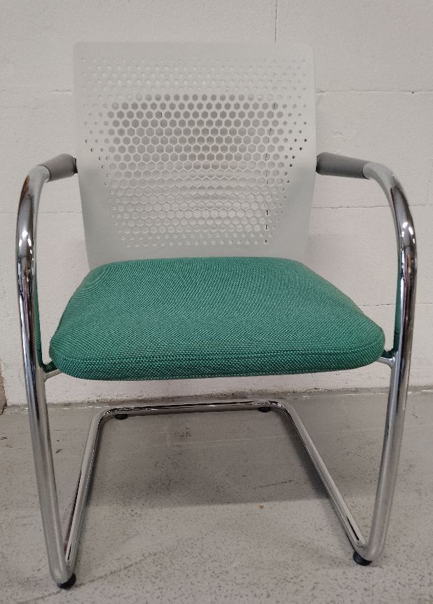 ID Visitor Air Piétement luge Vitra PIÈCE D'EXPOSITION / MOBILIER D'OCCASION