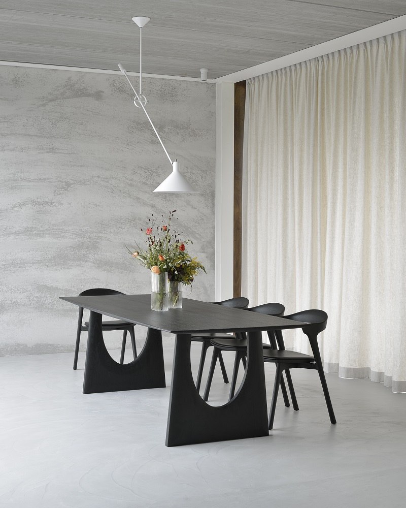 Geometric Dining table Table à manger Chêne noir Ethnicraft
