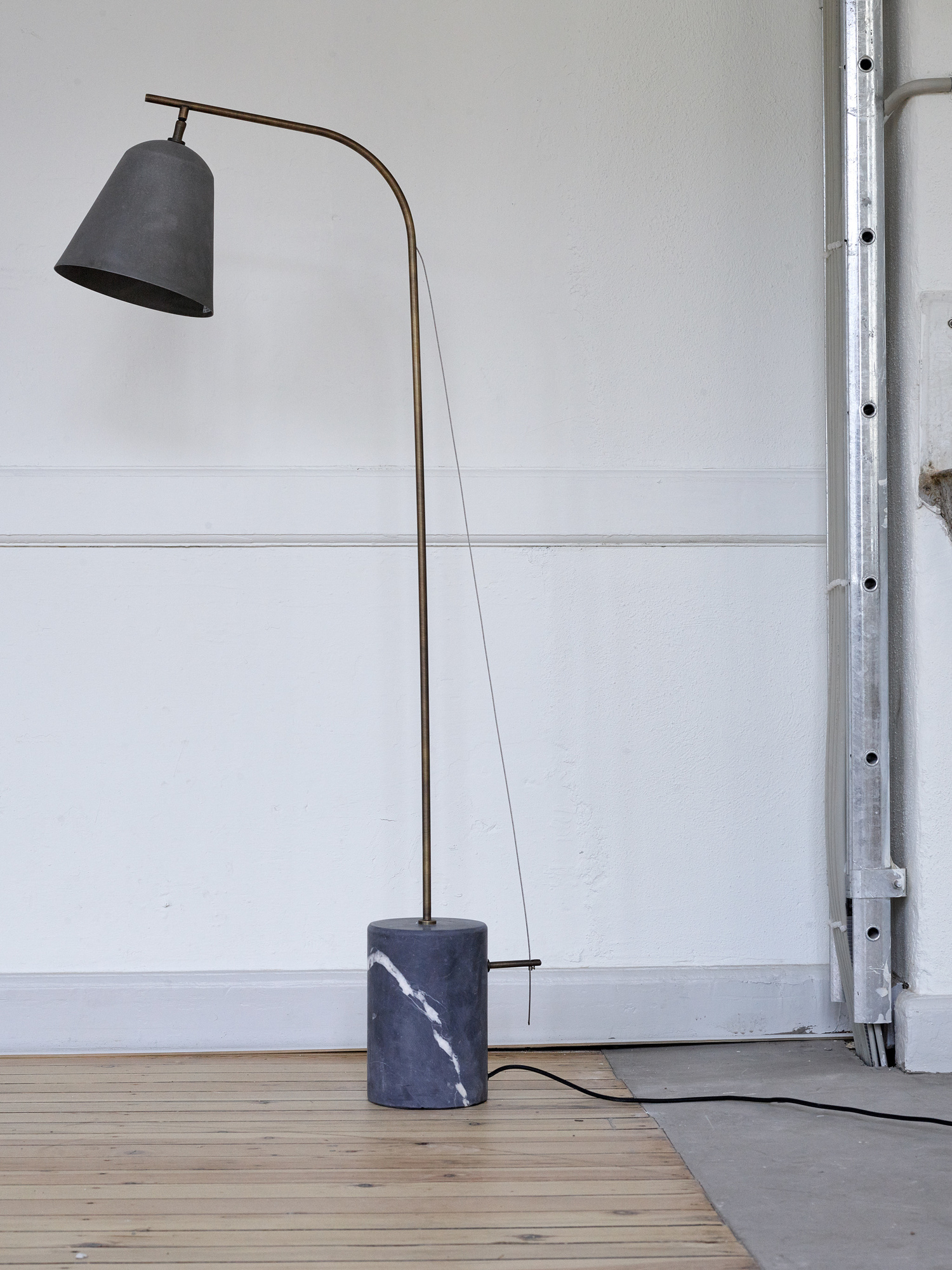 Lampadaire Line Two Floor Lamp blanc NORR11