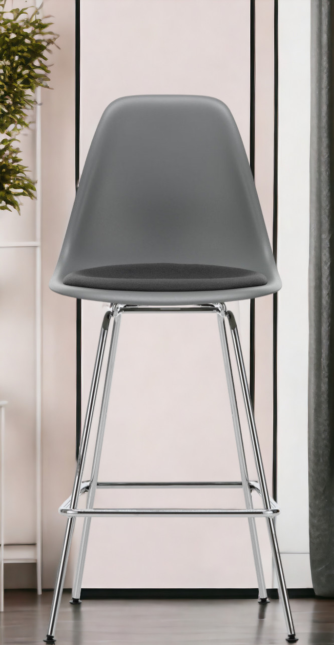Eames Plastic Bar Stool Tabouret de bar moyen avec coussin d'assise Vitra