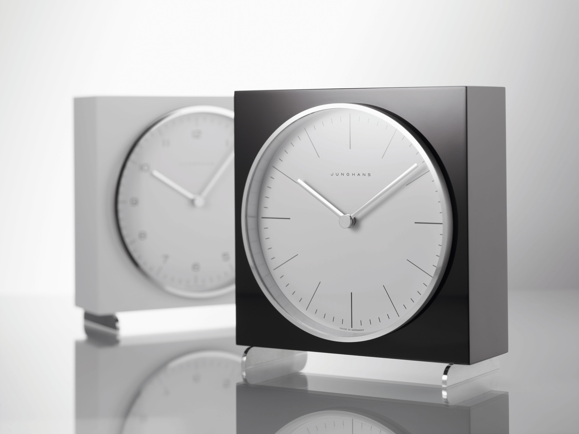 Max Bill Junghans horloge de table Klein & More OFFRE SPECIALE