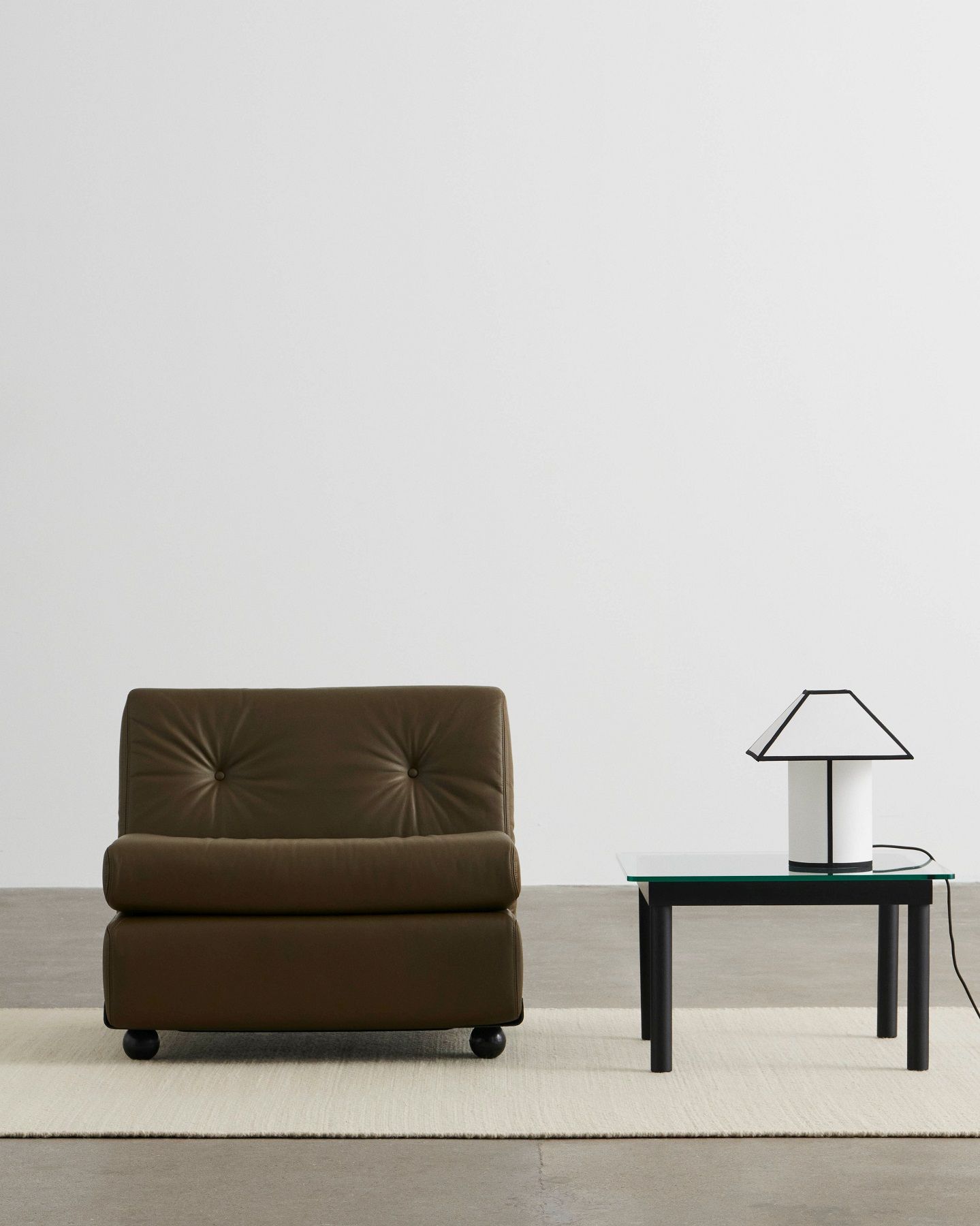 Ava Pyramid Table Lamp Lampe de table Hay