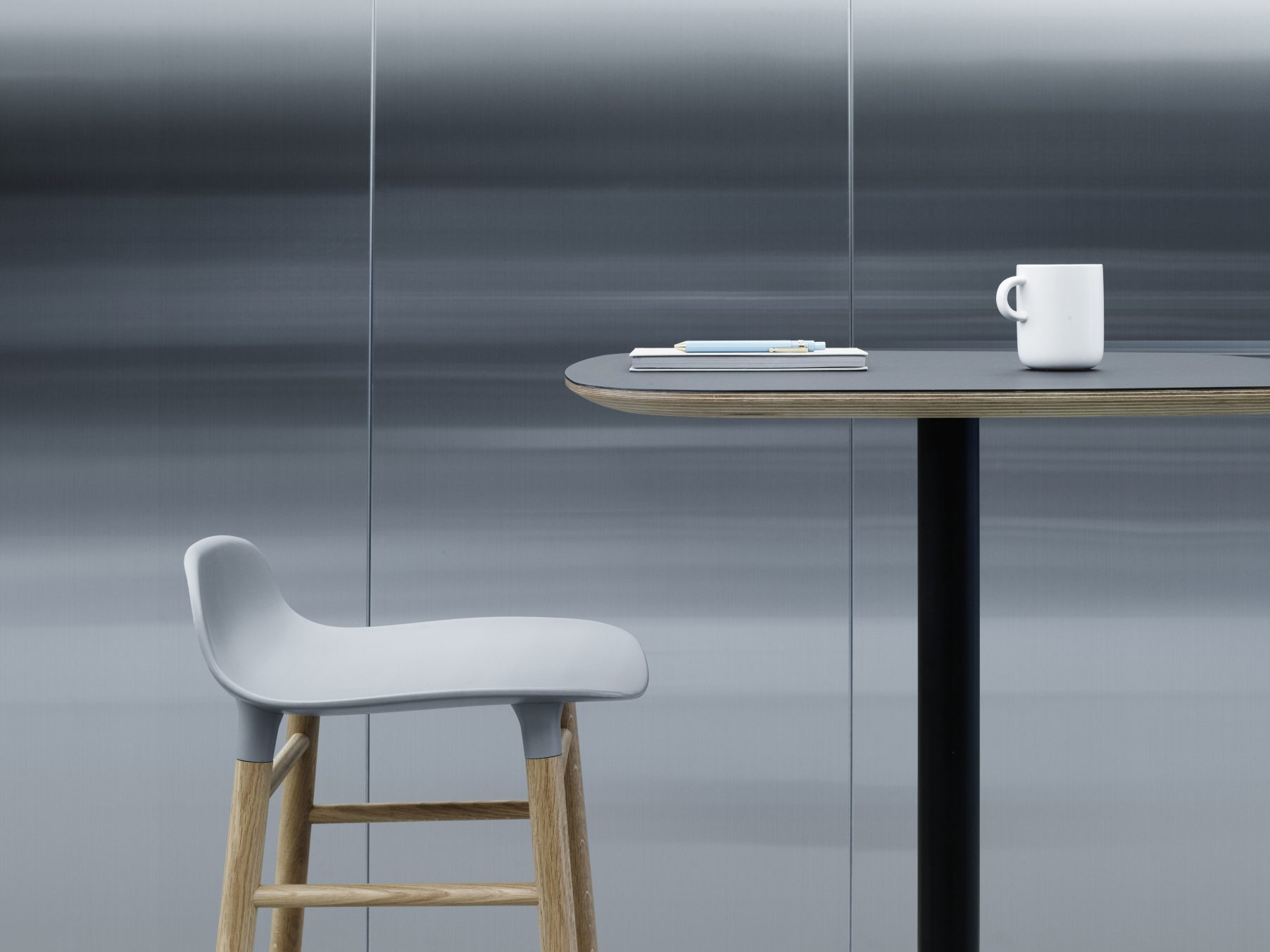 Form Barstool tabouret de bar H 65 cm Bois Normann Copenhagen