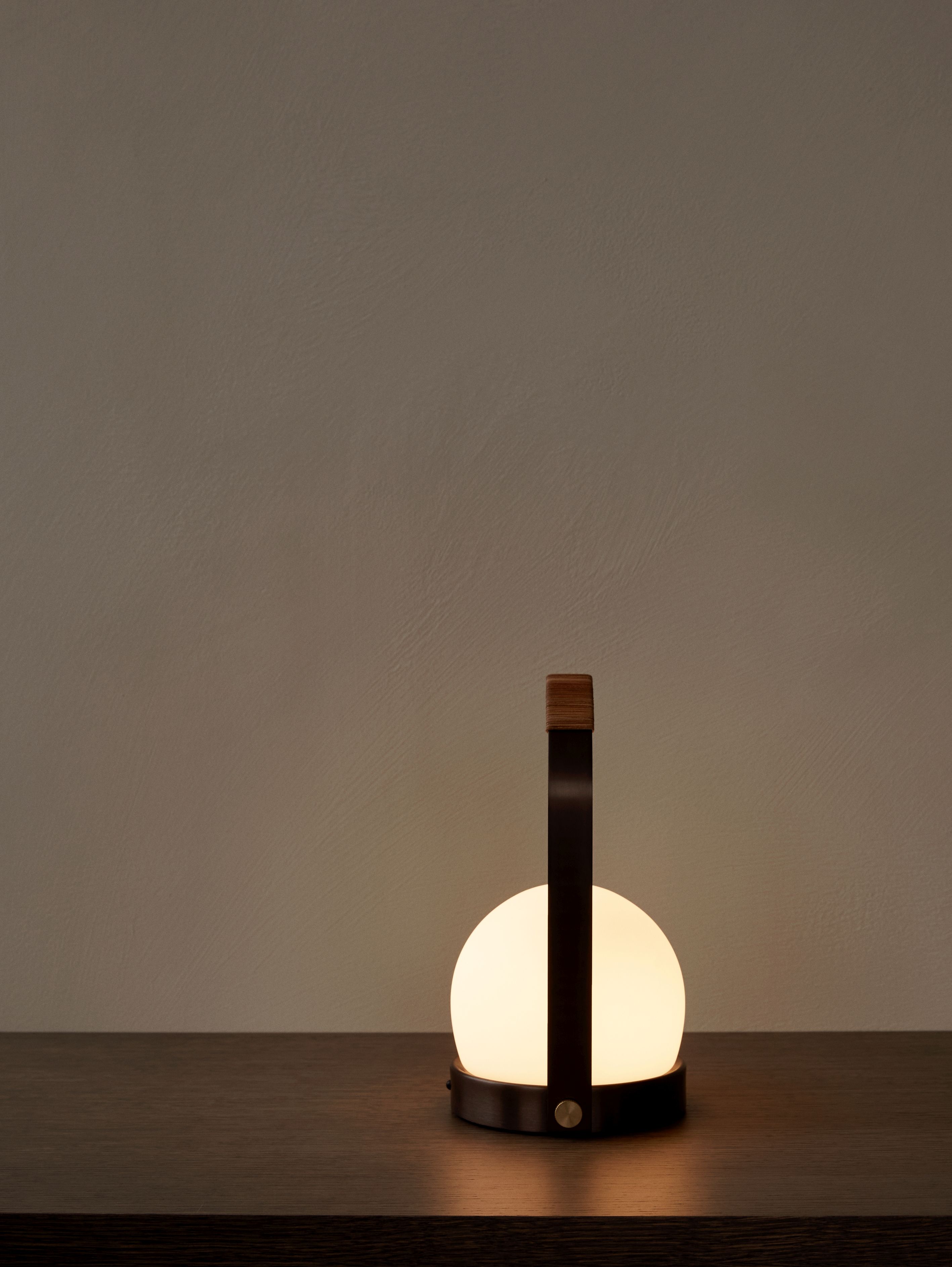Carrie lampe de table Cuir Lampe à batterie Audo