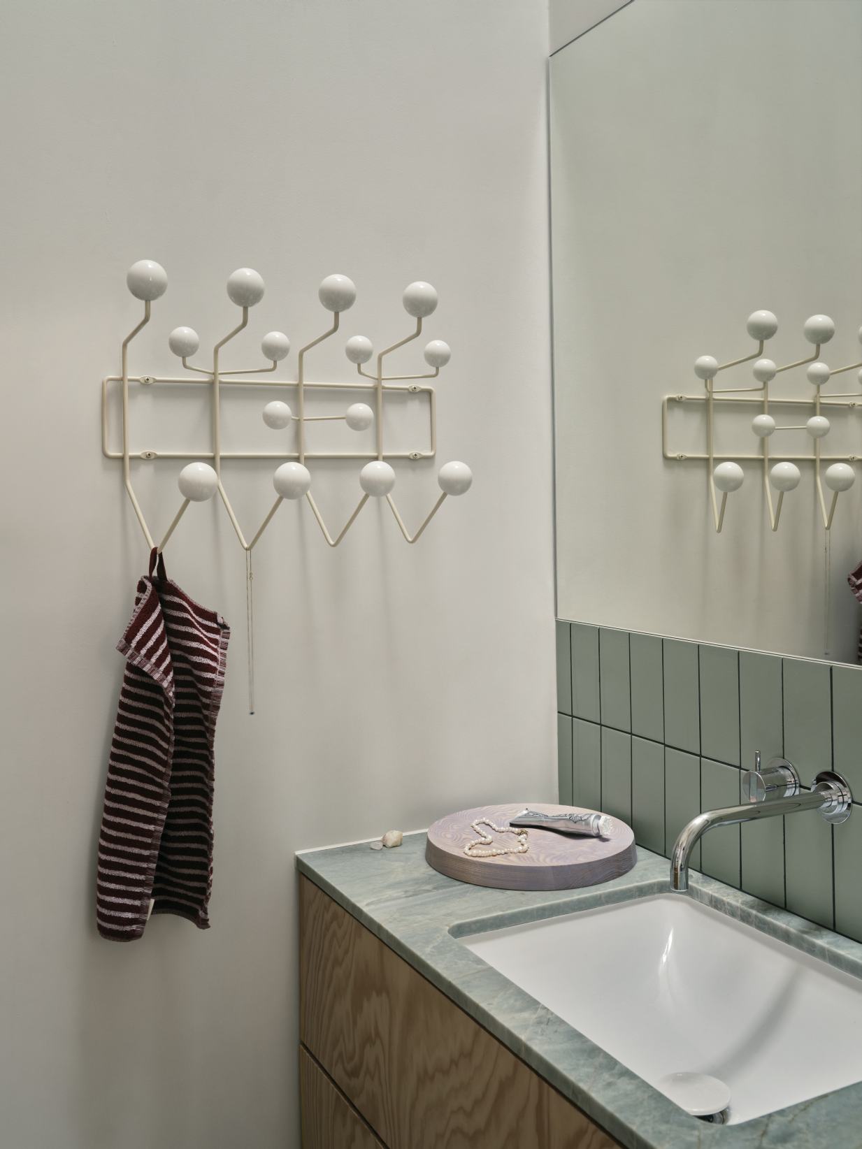 Eames Hang it all Porte-manteau Blanc chaud Vitra NOUVELLE VERSION 