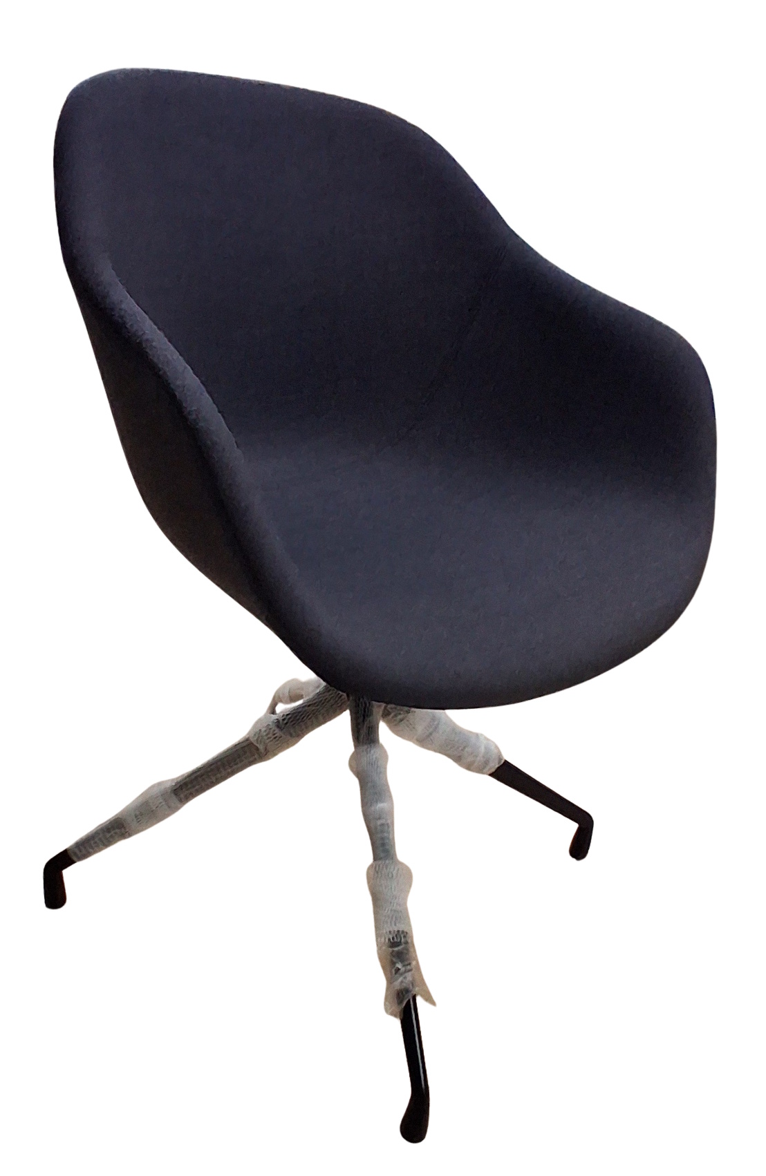 À propos d'une chaise AAC221 / AAC 221 / Chaise souple à base pivotante / REMIX 286 Hay OBJECTS IMPARFAITS
