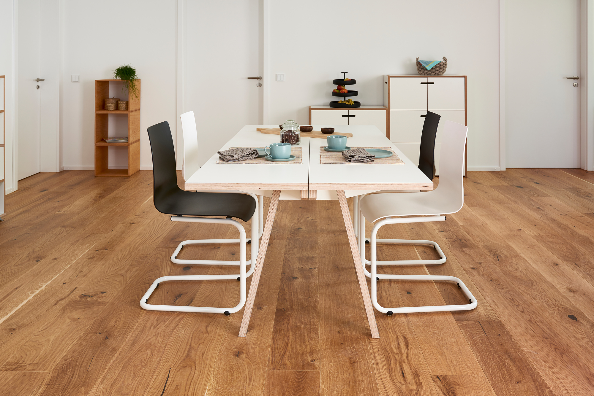 Steck table Tojo