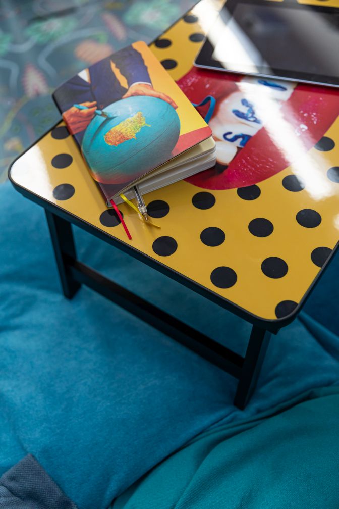 Toiletpaper Sofa Tray Plateau pliable Seletti