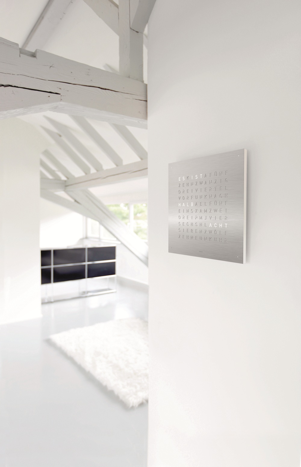 Earth 45 Steel Series Horloge murale / Objet temporel Allemande QLOCKTWO