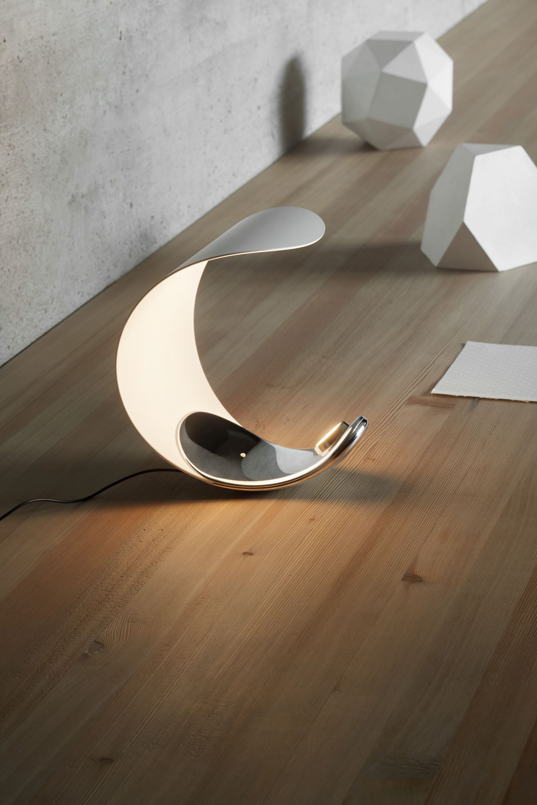 D76 Curl lampe de table Luceplan