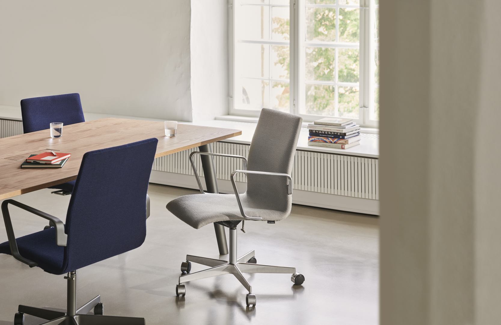 Table Pluralis Fritz Hansen