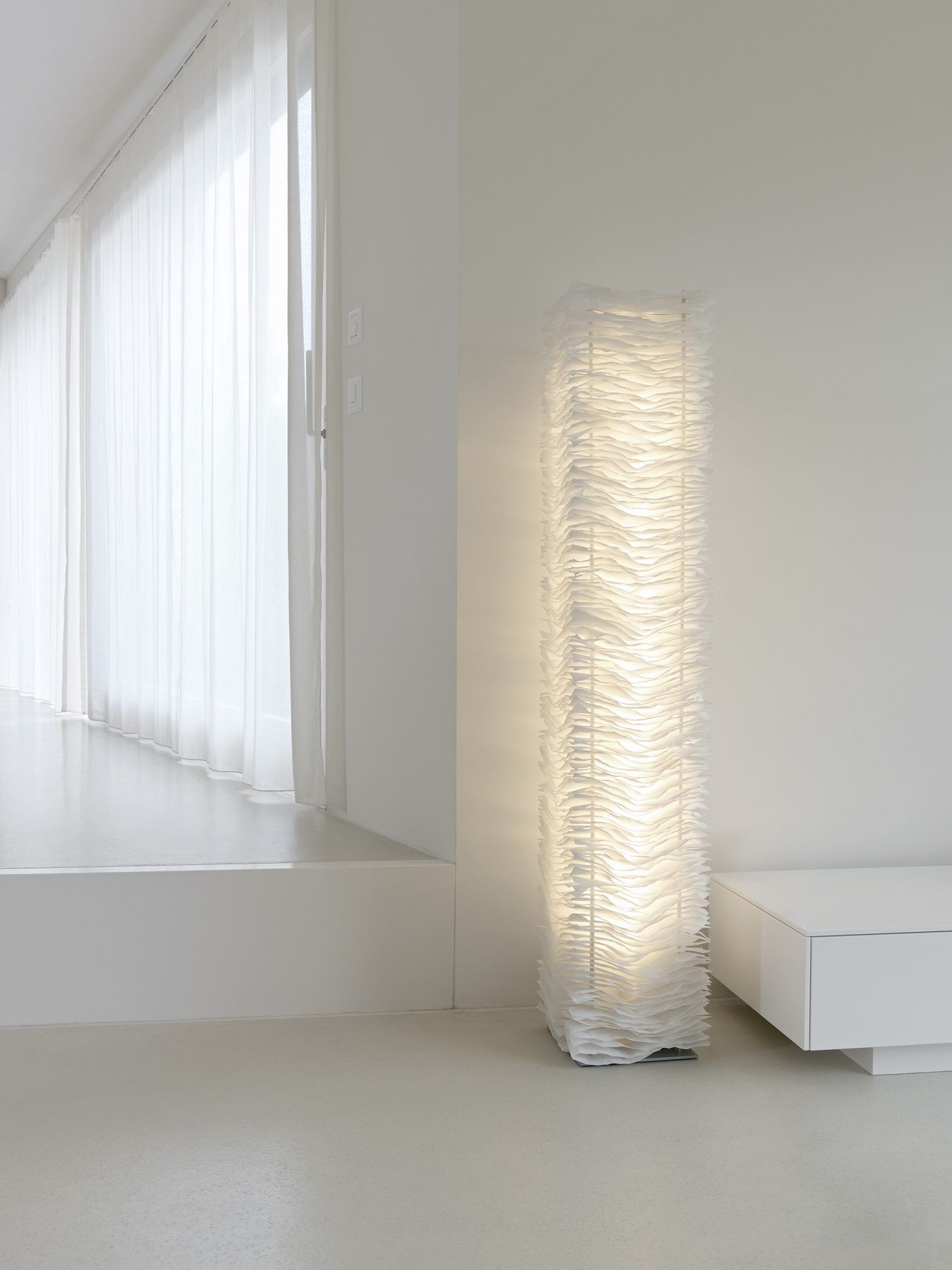 One by one lampadaire Belux