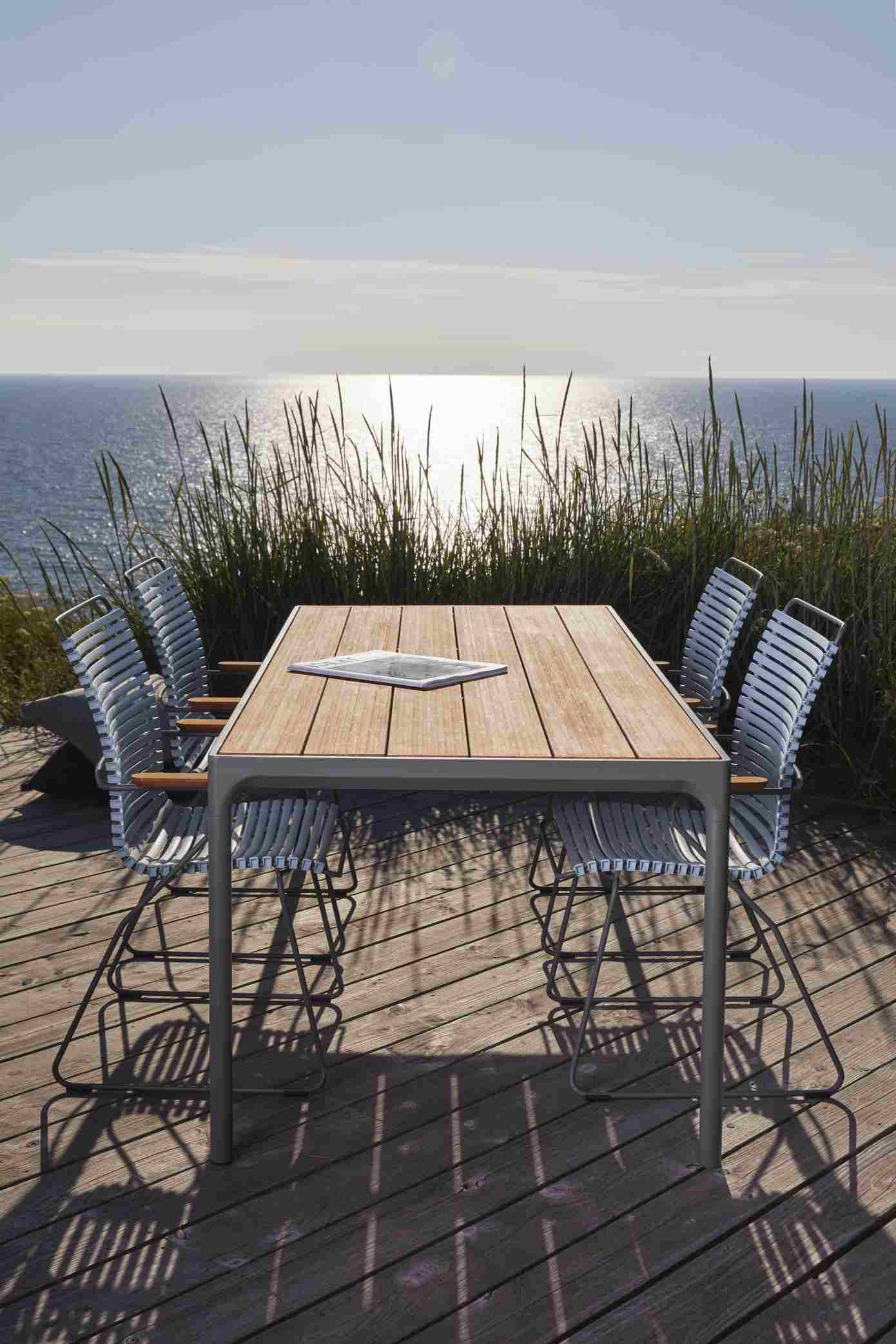 Four Dining table Outdoor Table à manger Houe