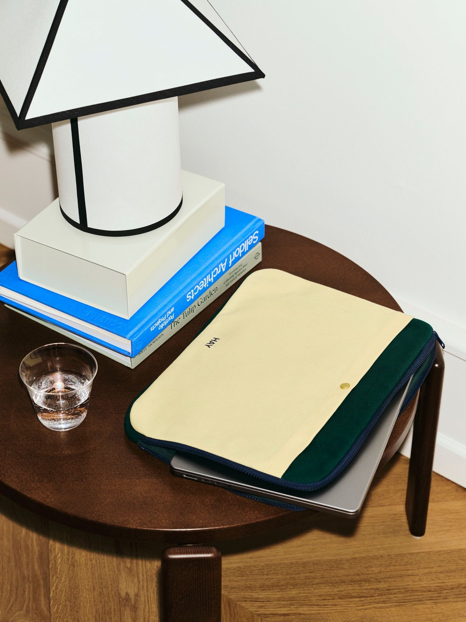Ava Pyramid Table Lamp Lampe de table Hay