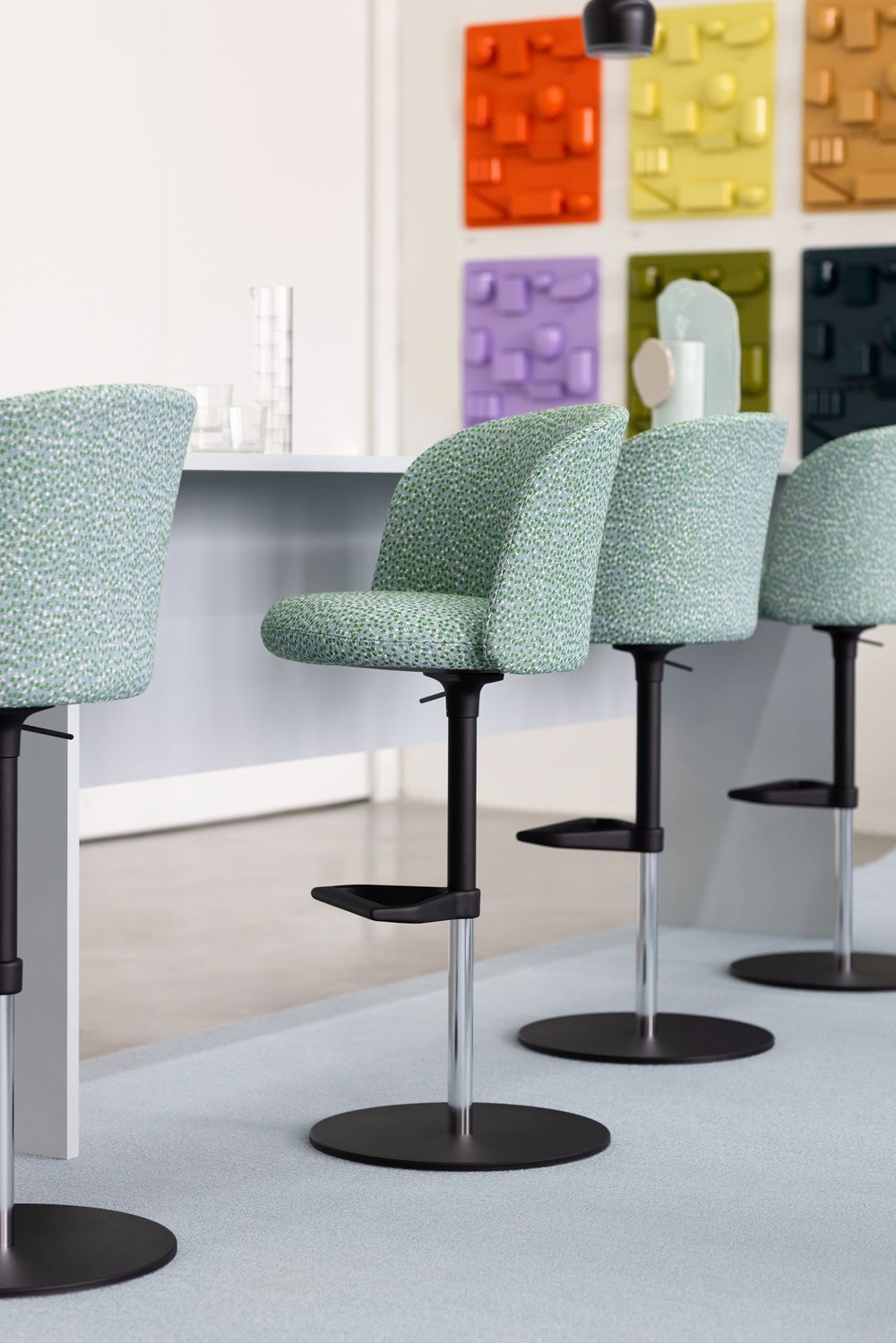 Mikado Side Chair High Chaise /  Tabouret de bar Vitra