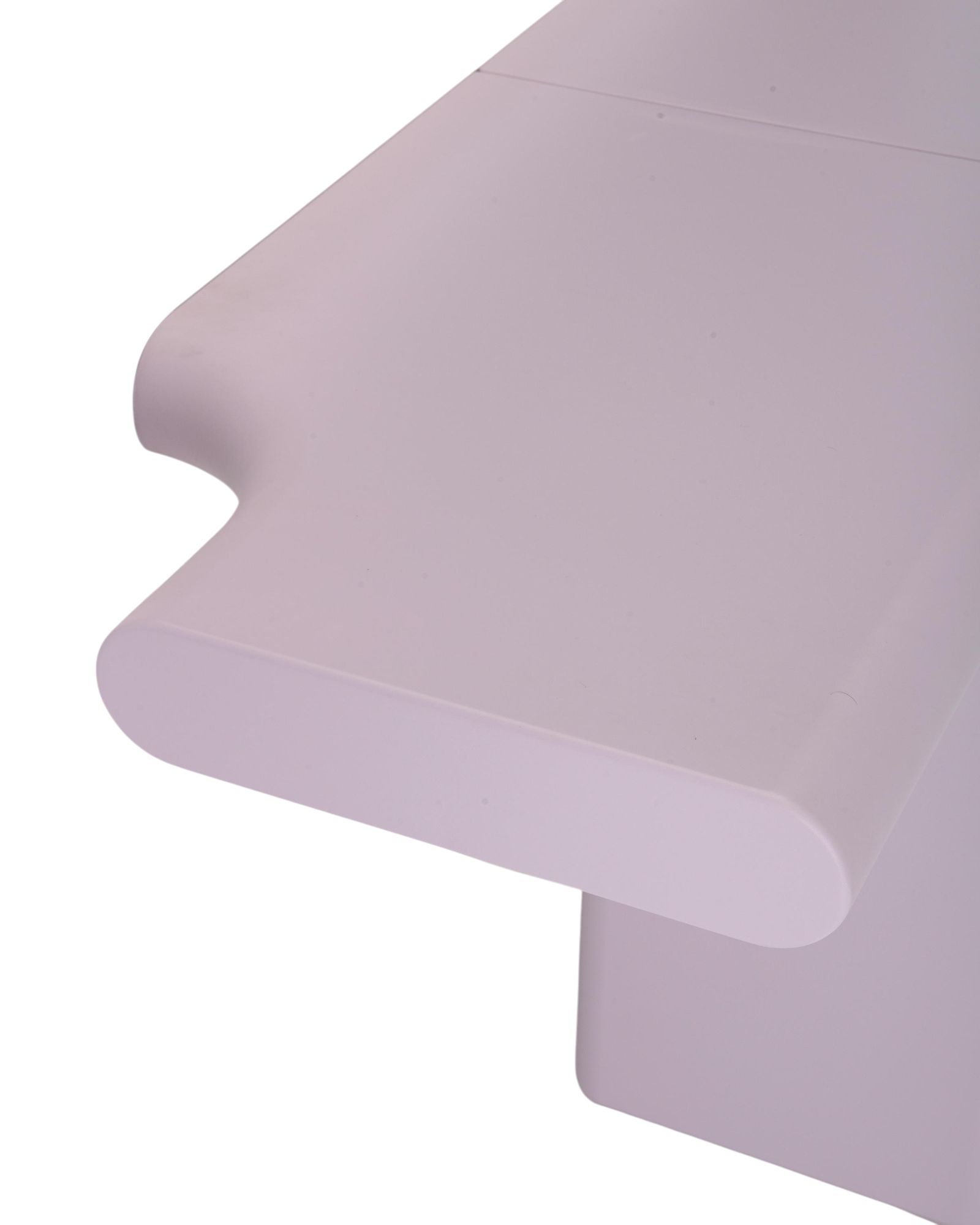 Detailaufnahme des modernen Zavolo Wandtischs von Zanotta, minimalistisches Design in sanftem Lila, ideal für kleine Räume.