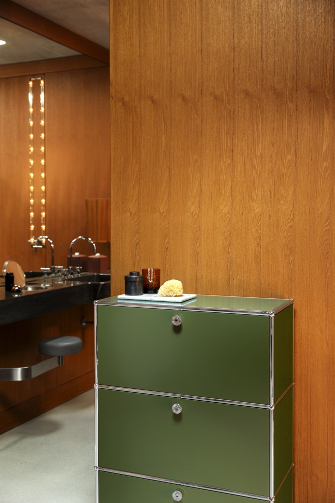 USM Haller Highboard avec trois portes rabattables Vert olive NOUVEAU TEINTE STANDARD 