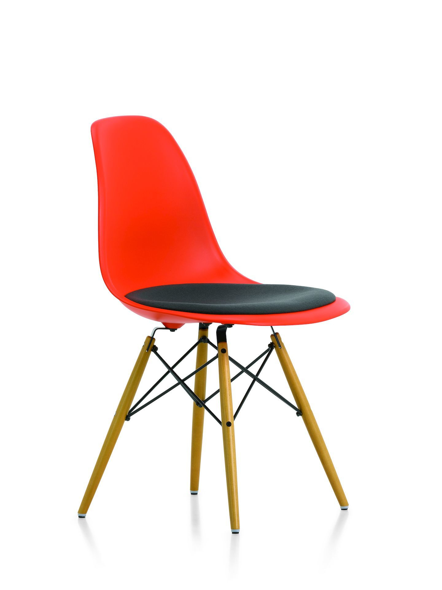 Eames Plastic Side Chair DSW chaise avec coussin d'assise Vitra